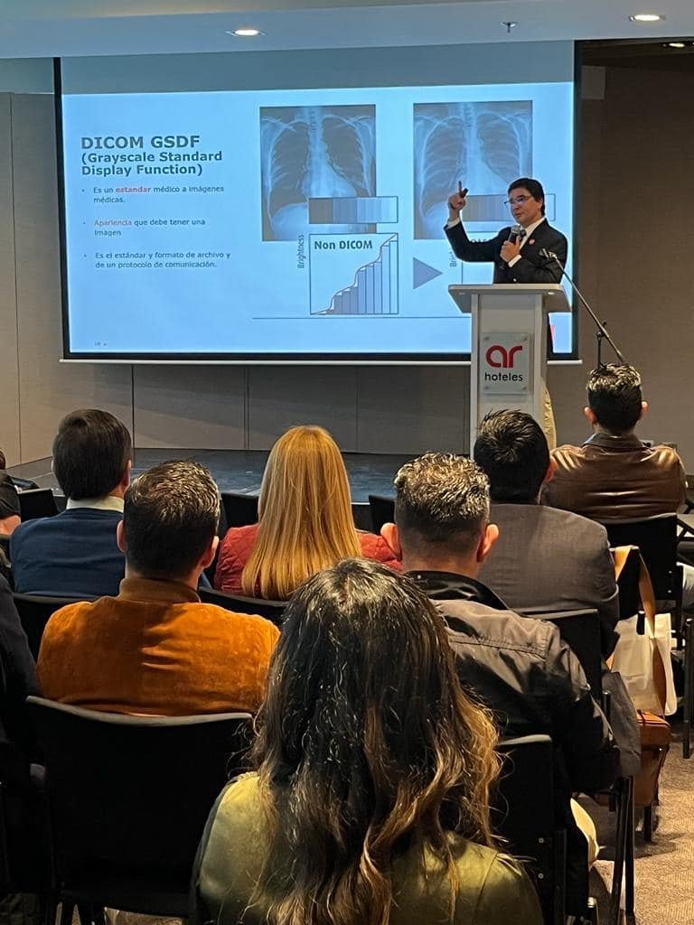 Conferencia sobre DICOM GSDF y calibración de monitores